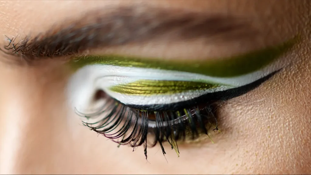 Time to Build Those Iconic 60s Eyes